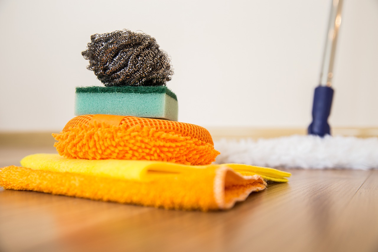 How to Create a Weekly Cleaning Schedule for Your Home